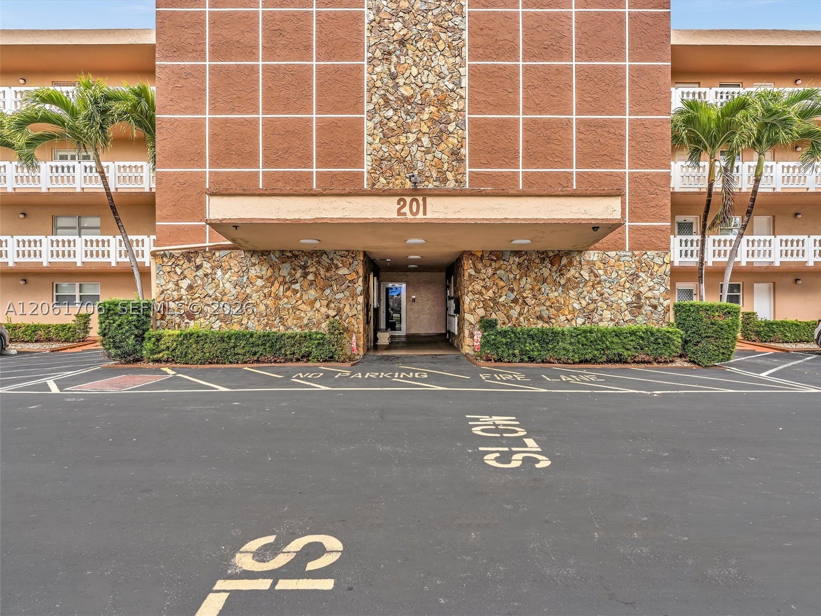 201 SE 11th Ter #303, Dania Beach FL 33004