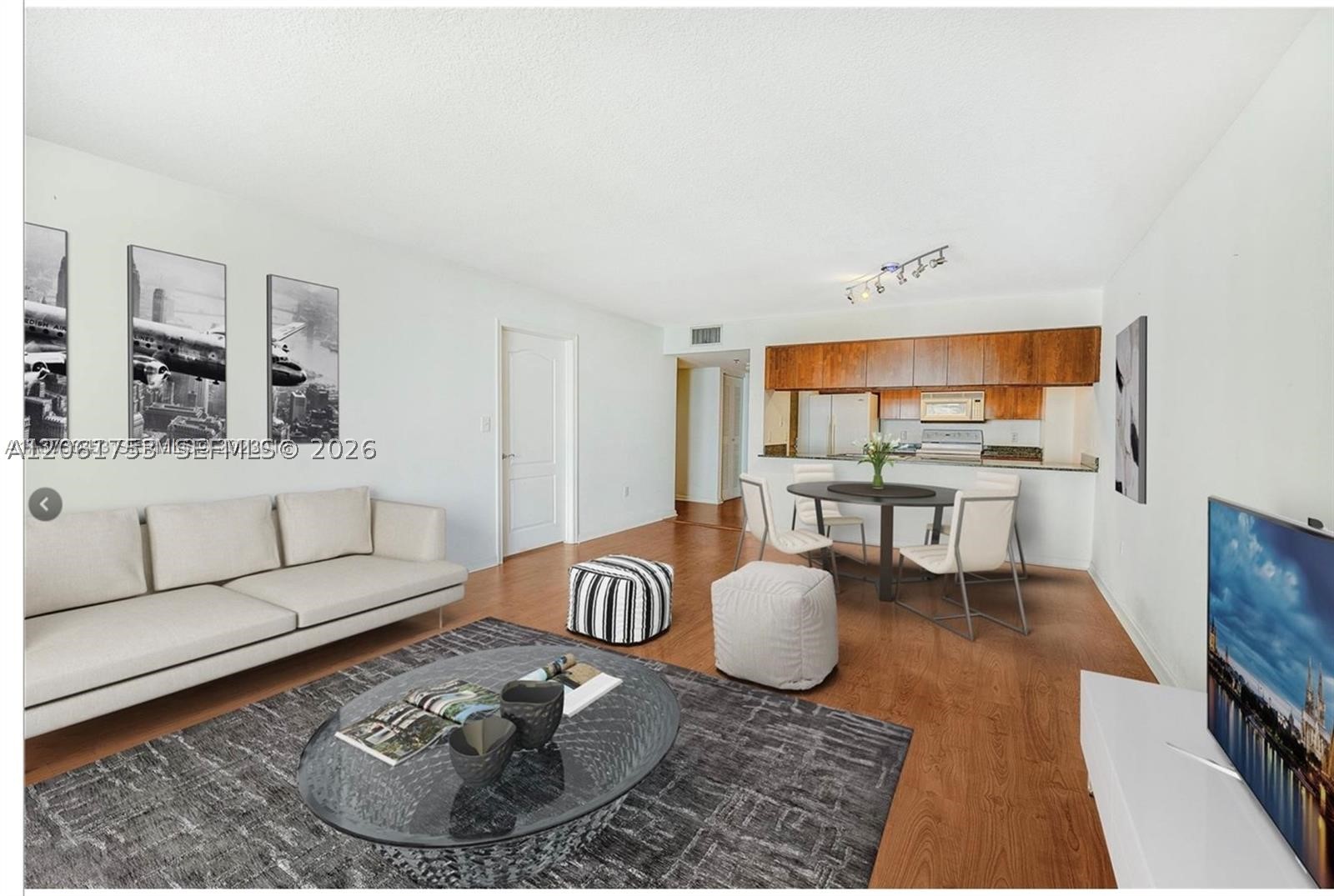 1200 Brickell Bay Dr #1822, Miami FL 33131
