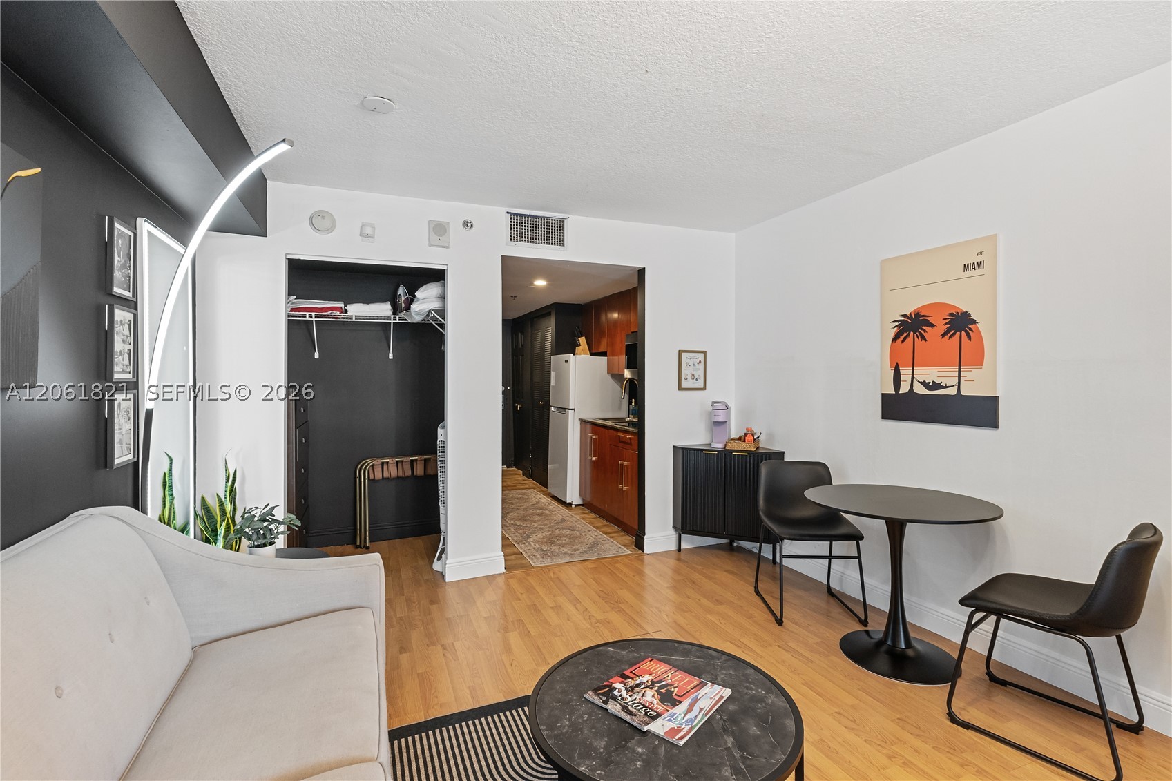 1200 Brickell Bay Dr #1816, Miami FL 33131