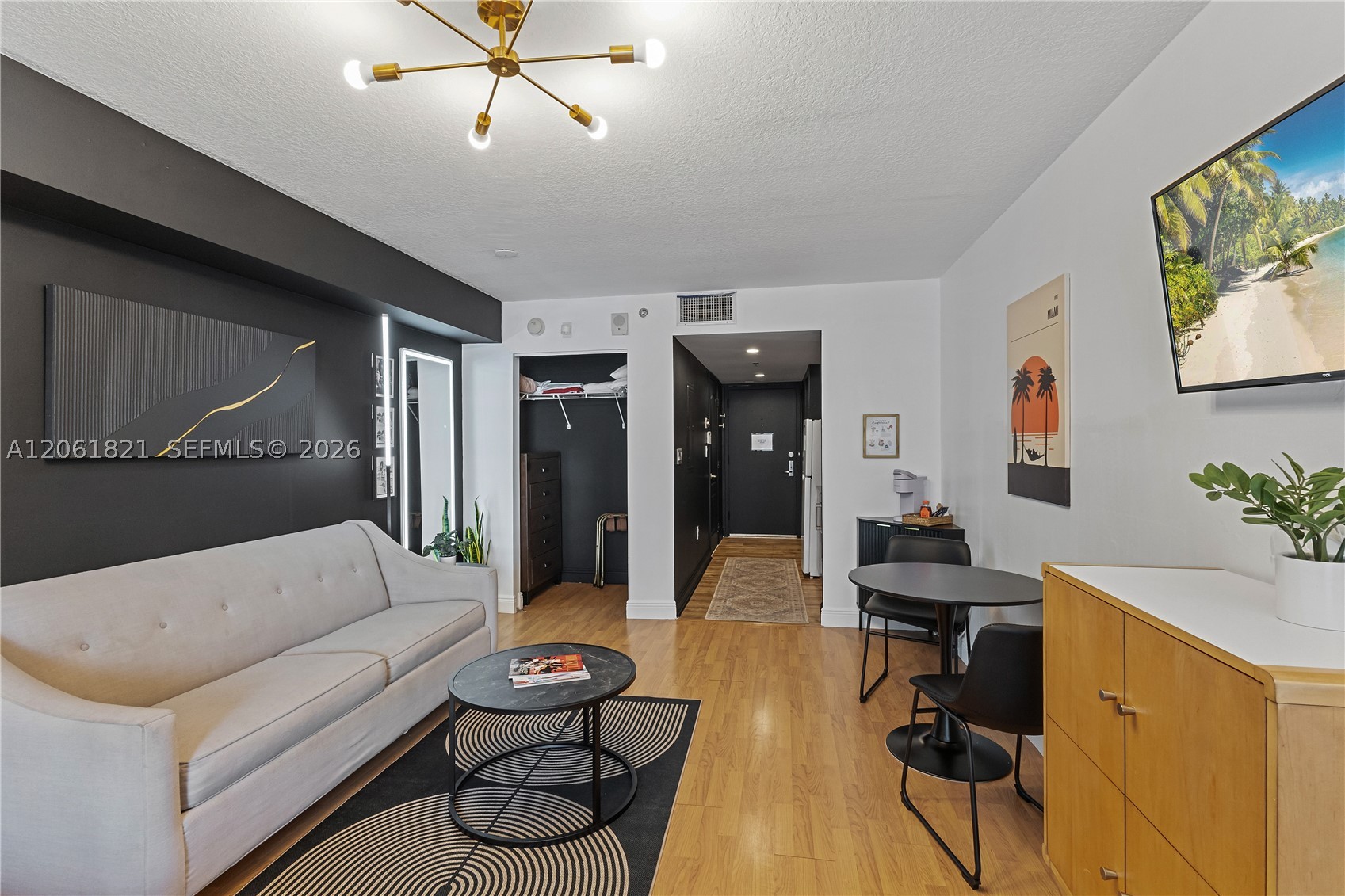 1200 Brickell Bay Dr #1816, Miami FL 33131
