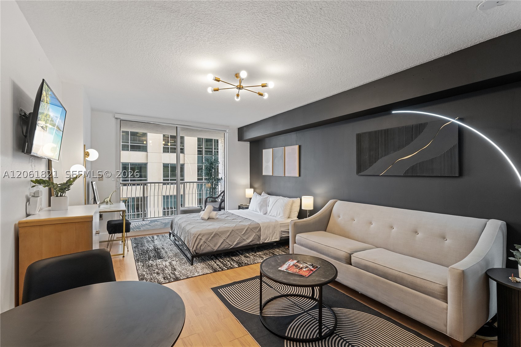 1200 Brickell Bay Dr #1816, Miami FL 33131