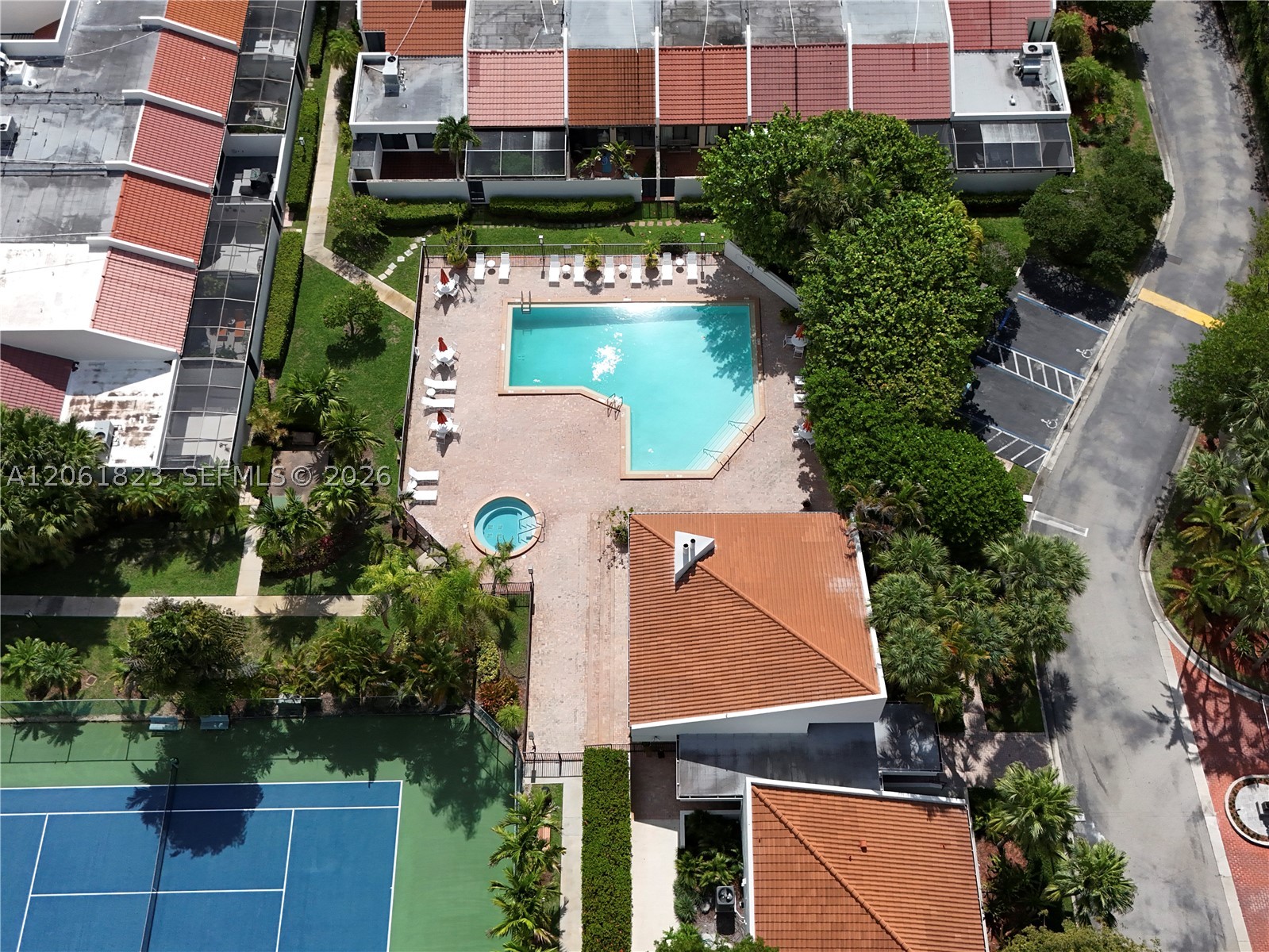 8133 SW 86th Ter, Miami FL 33143