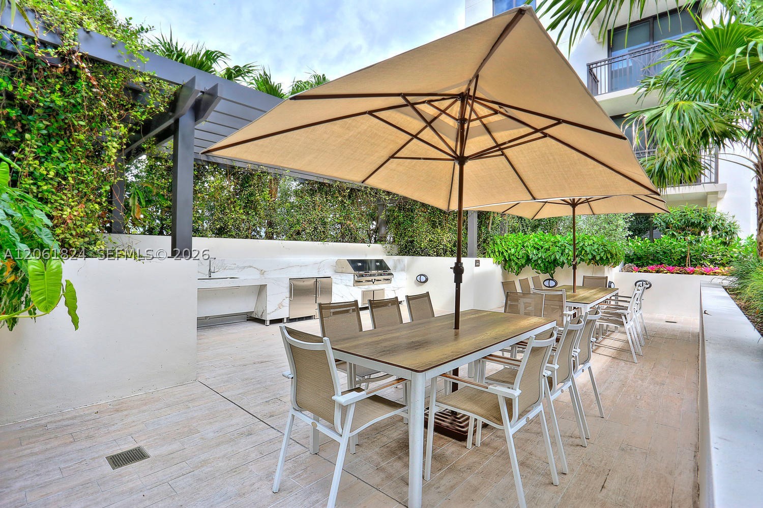 301 Altara Ave #827, Coral Gables FL 33146