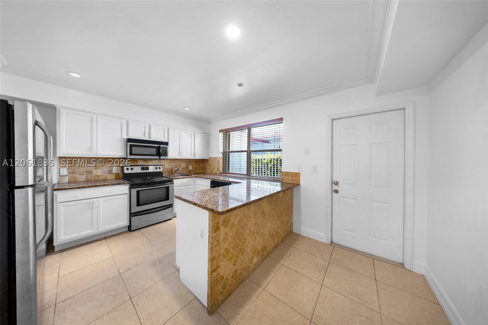7801 HISPANOLA AV #4, North Bay Village FL 33141
