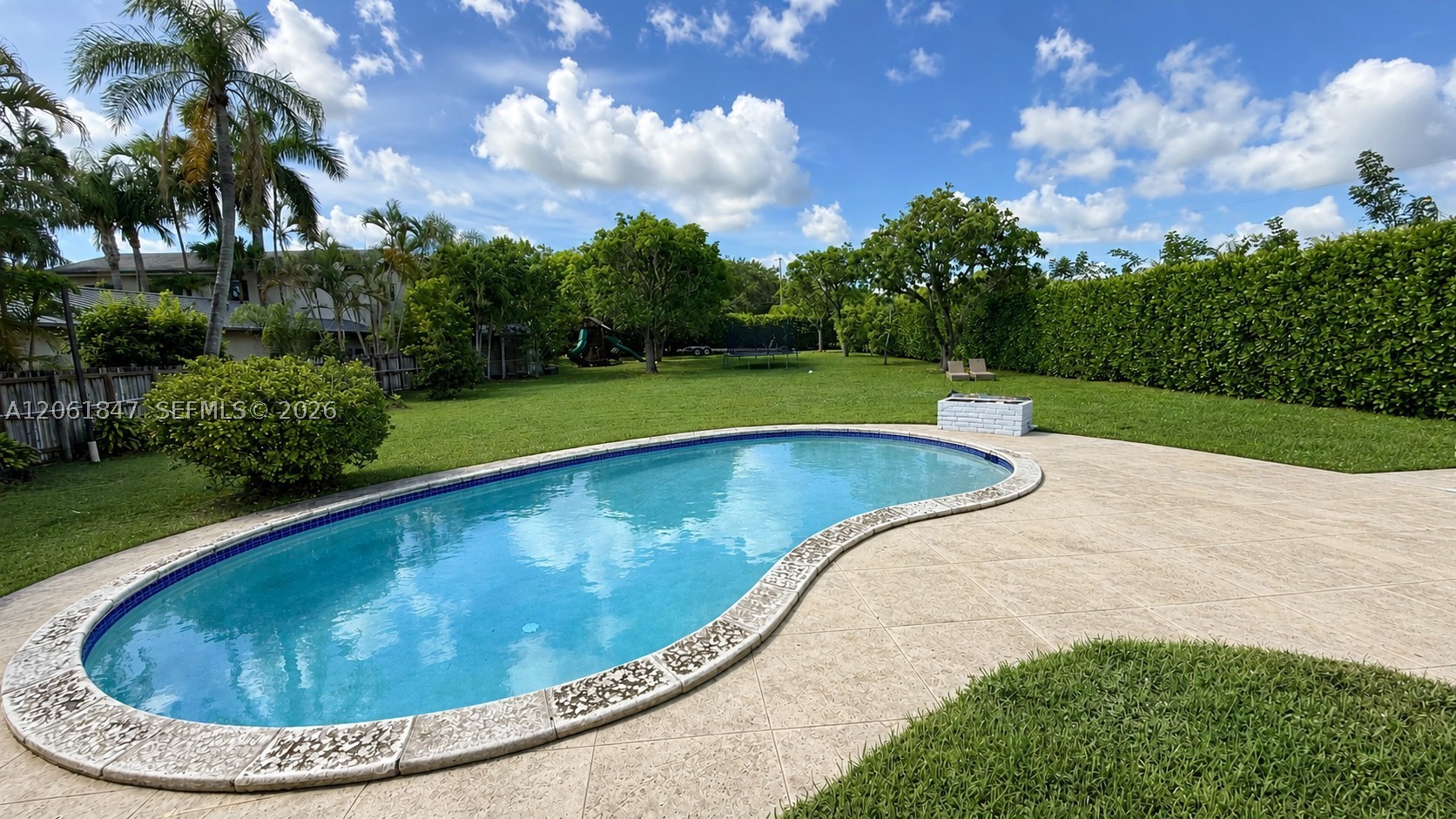 7550 SW 75th St, Miami FL 33143