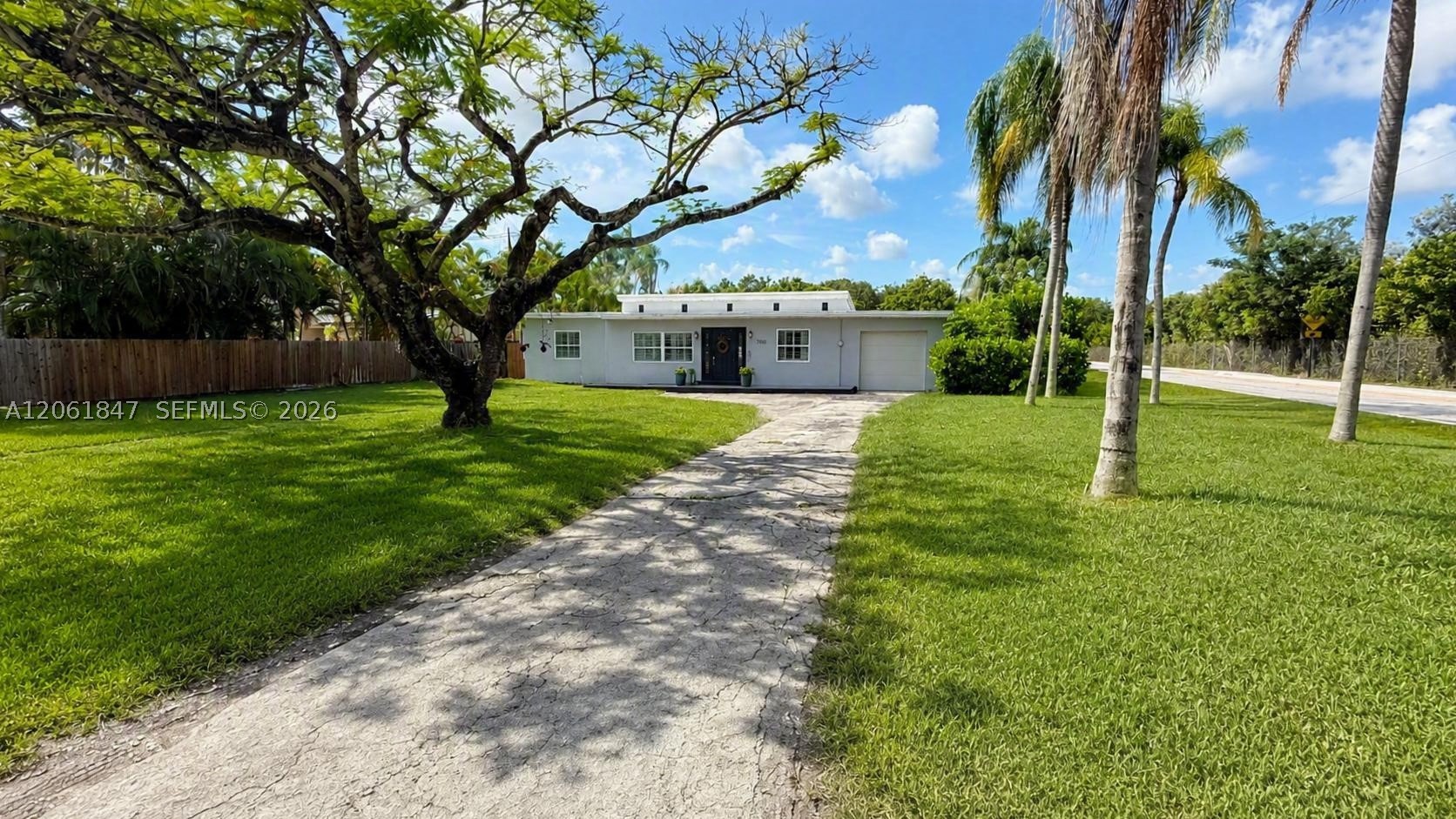 7550 SW 75th St, Miami FL 33143