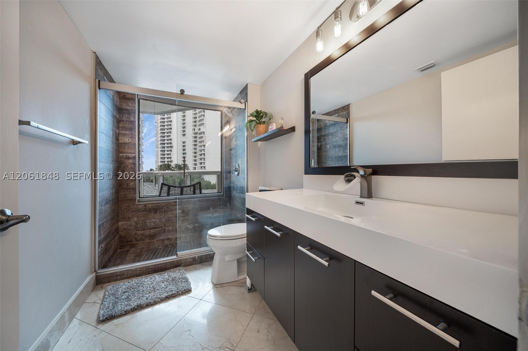21205 Yacht Club Dr #703, Aventura FL 33180