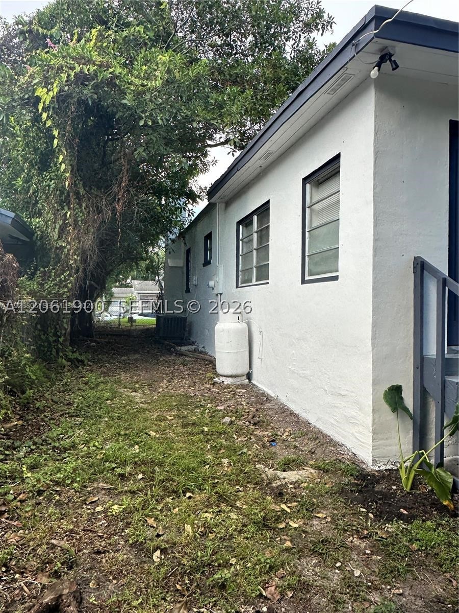 1836 NW 33rd St, Miami FL 33142