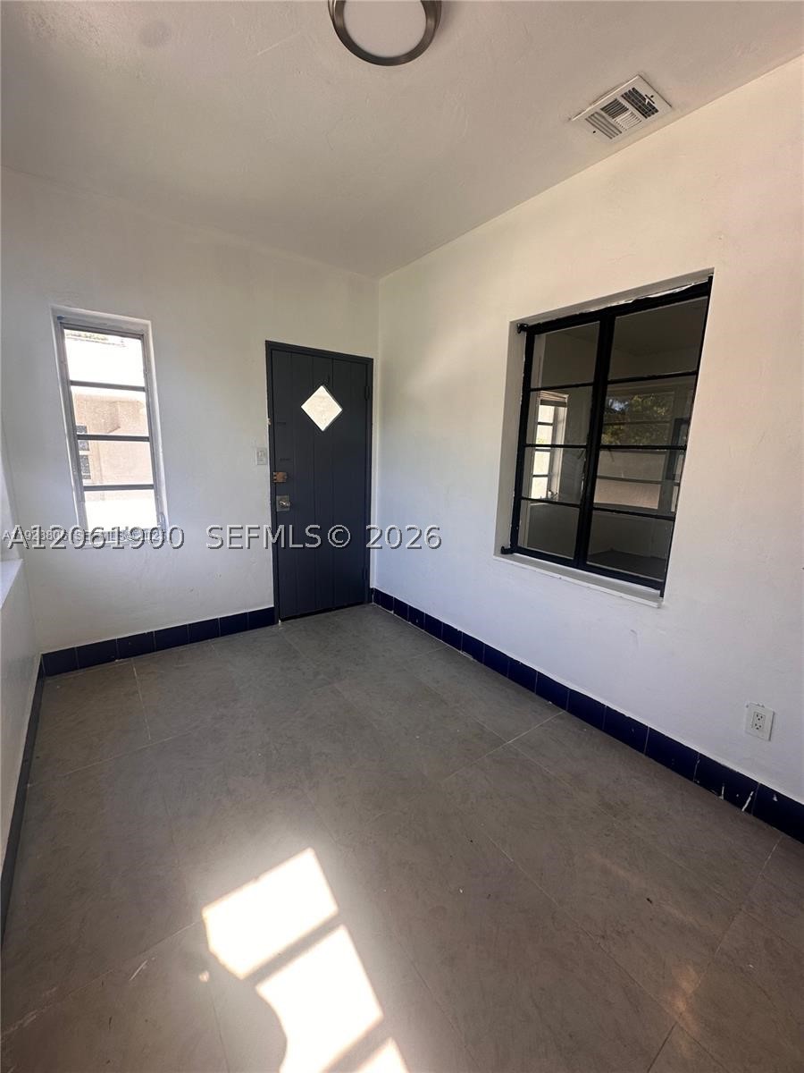 1836 NW 33rd St, Miami FL 33142