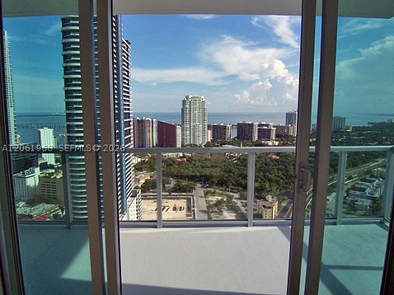 79 SW 12th St #UPH4001-S, Miami FL 33130