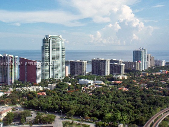 79 SW 12th St #UPH4001-S, Miami FL 33130