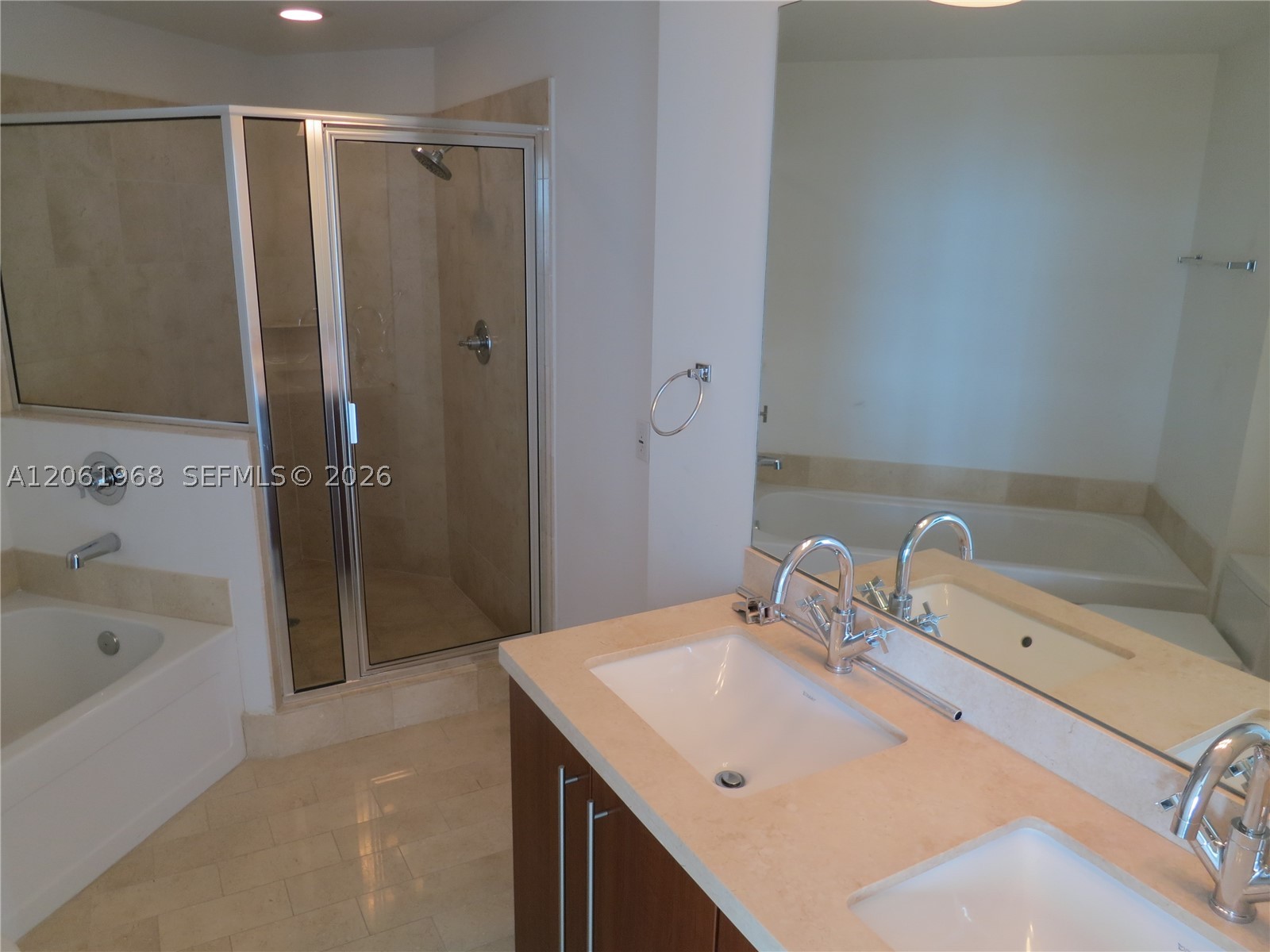 79 SW 12th St #UPH4001-S, Miami FL 33130