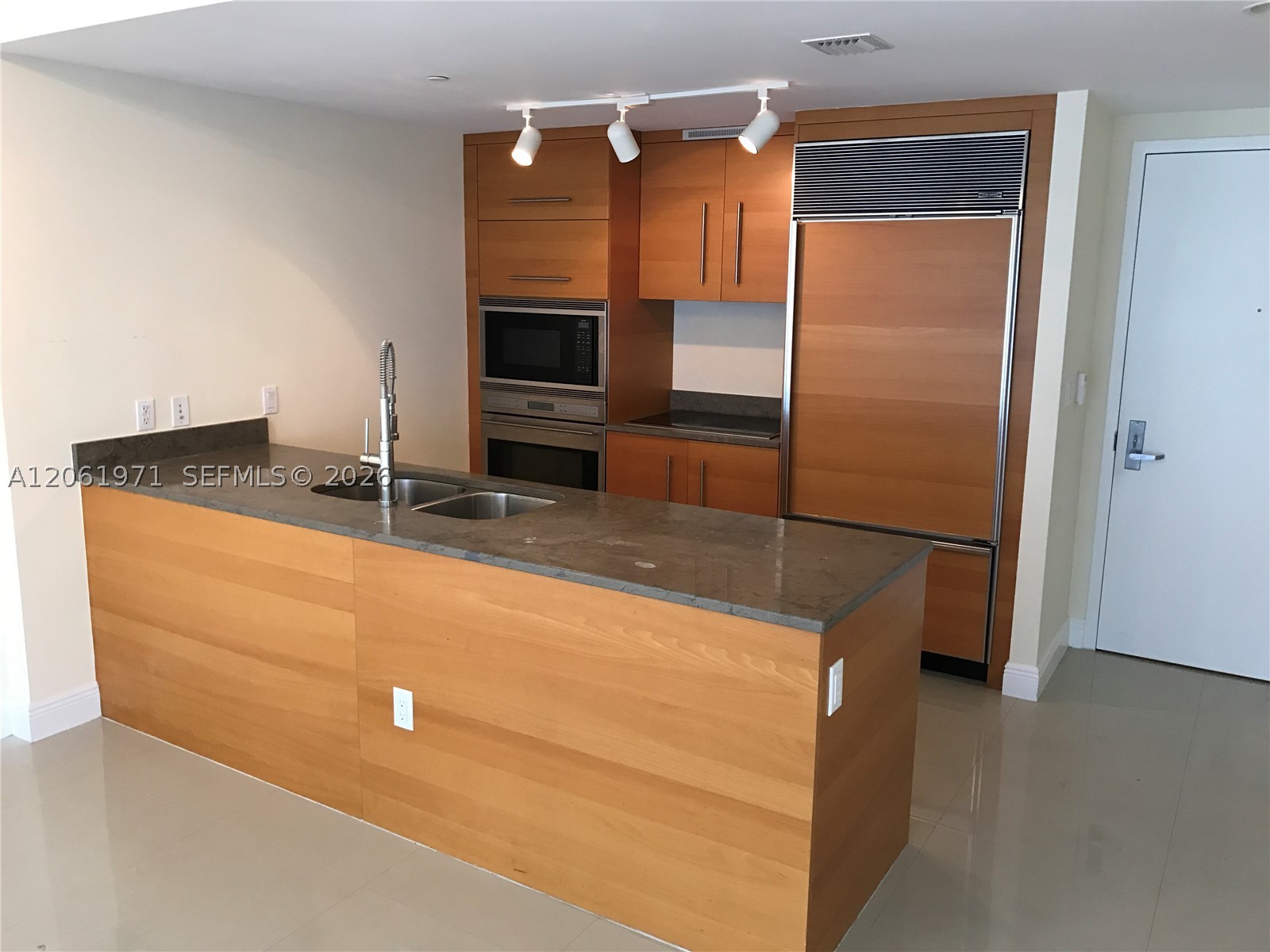 475 Brickell Ave #2411, Miami FL 33131