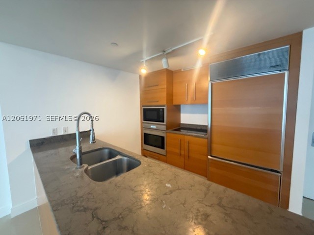 475 Brickell Ave #2411, Miami FL 33131
