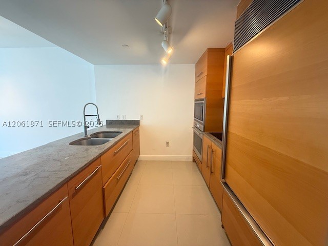 475 Brickell Ave #2411, Miami FL 33131