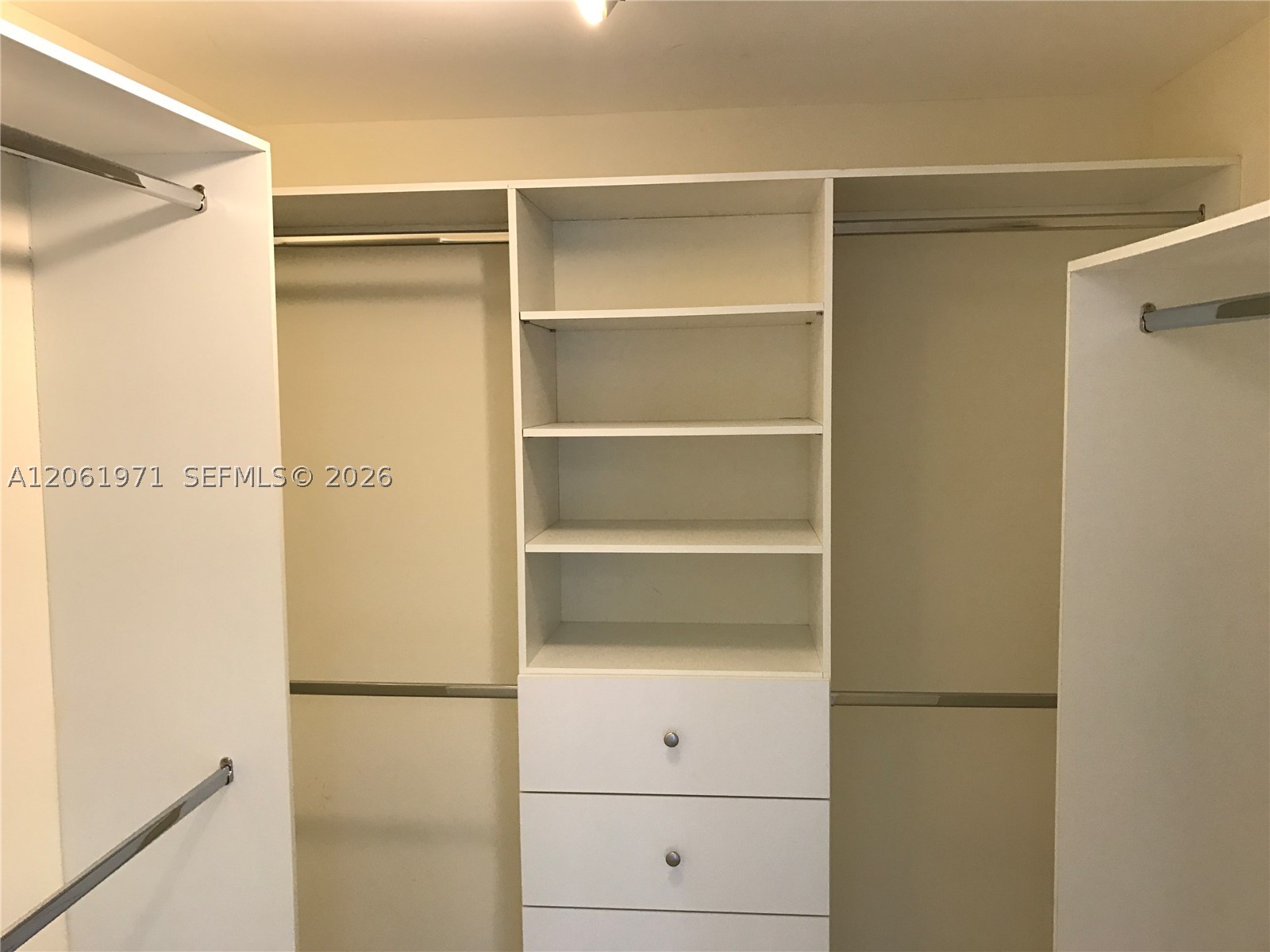 475 Brickell Ave #2411, Miami FL 33131