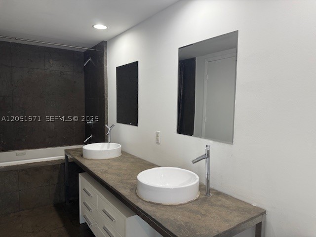 475 Brickell Ave #2411, Miami FL 33131