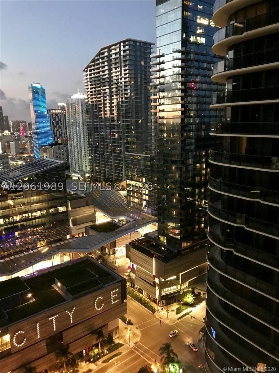 55 SW 9th St #2903, Miami FL 33130