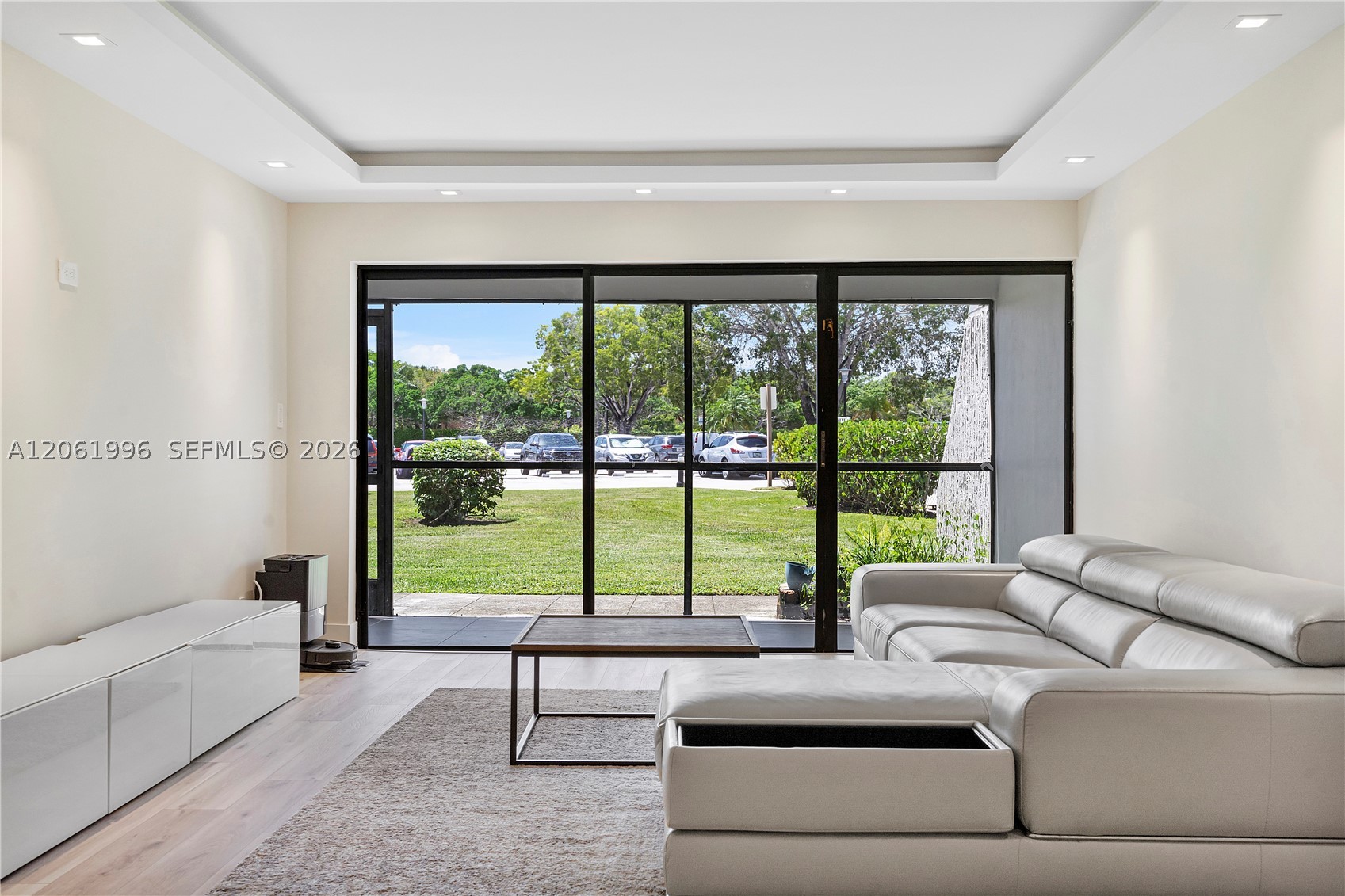 230 Lakeview Dr #106, Weston FL 33326