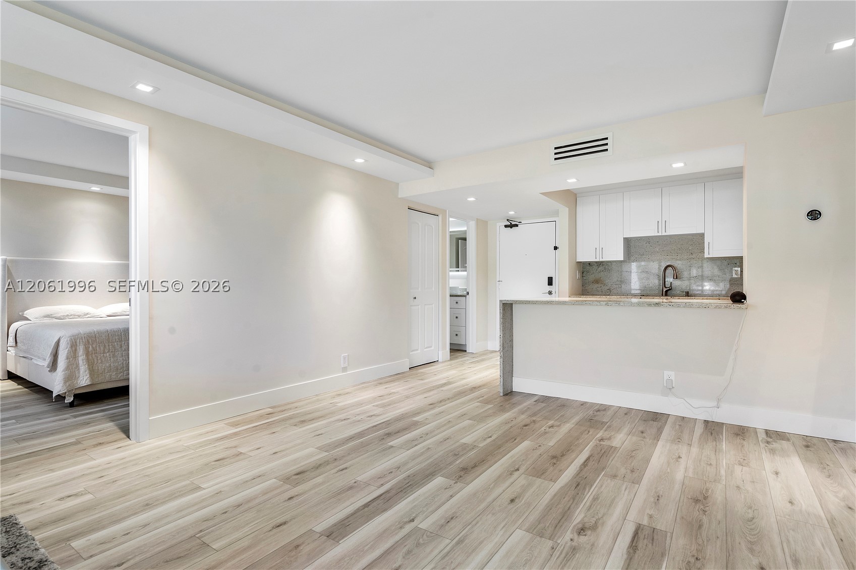 230 Lakeview Dr #106, Weston FL 33326
