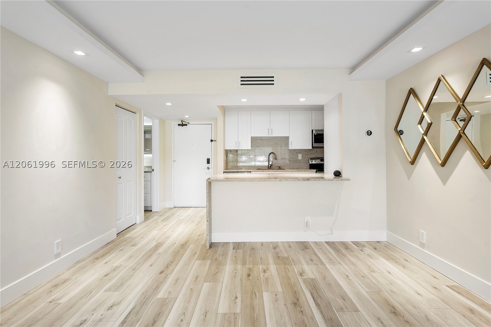 230 Lakeview Dr #106, Weston FL 33326