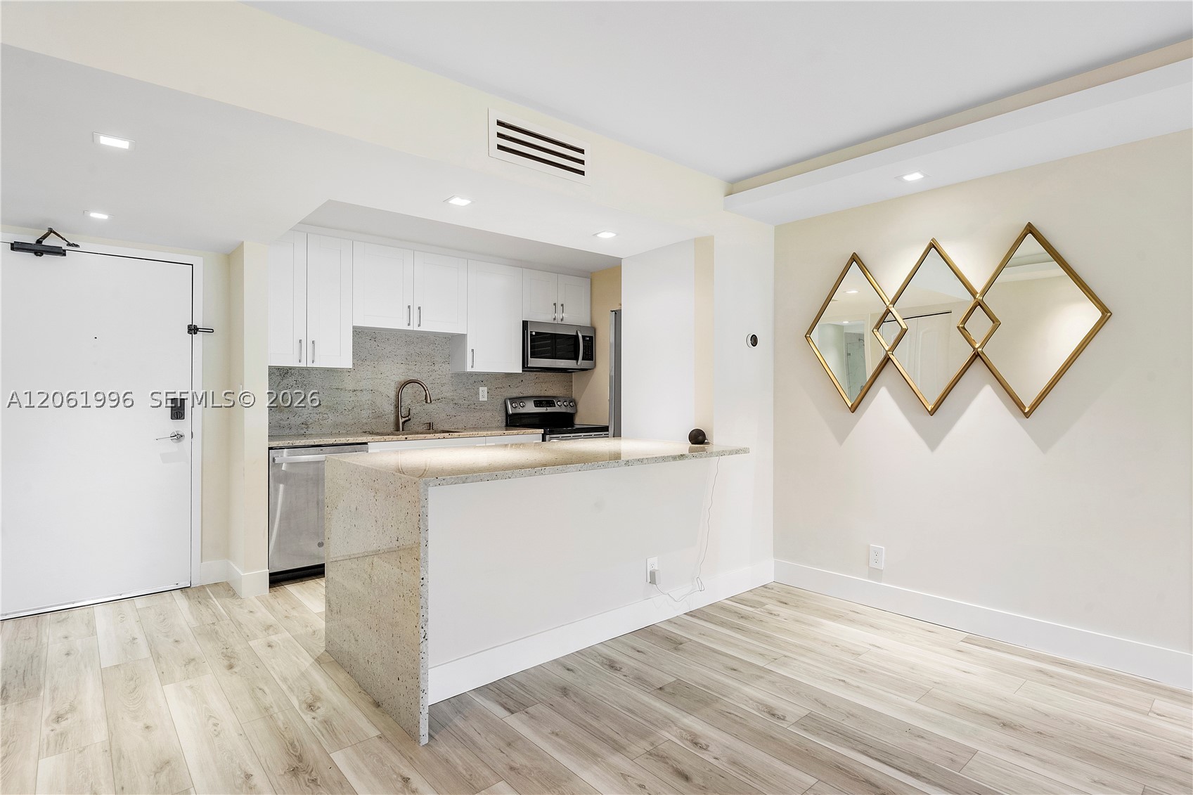 230 Lakeview Dr #106, Weston FL 33326