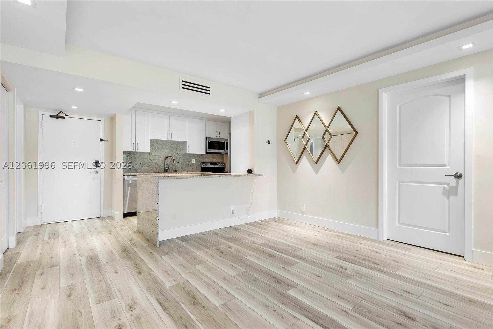 230 Lakeview Dr #106, Weston FL 33326