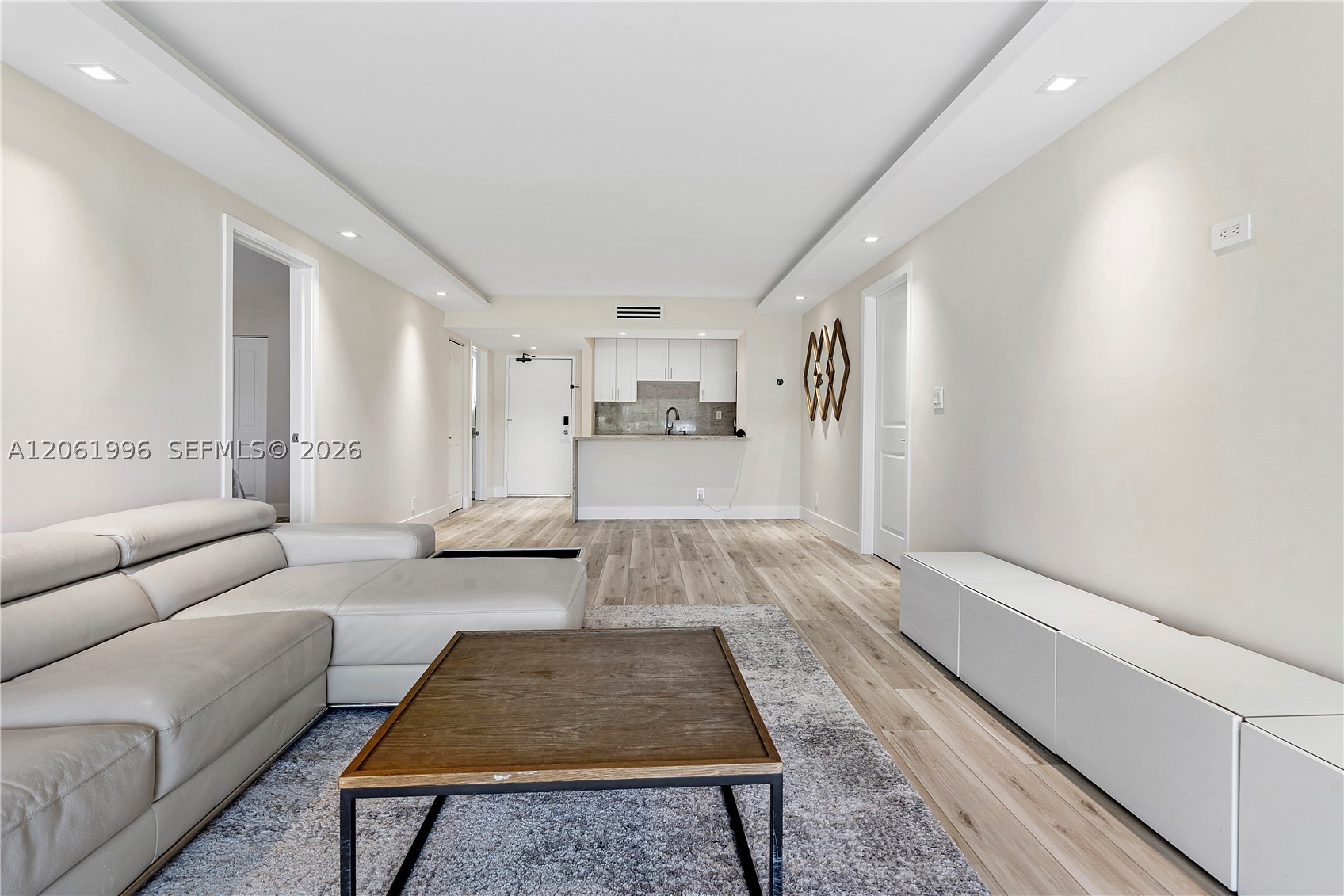 230 Lakeview Dr #106, Weston FL 33326