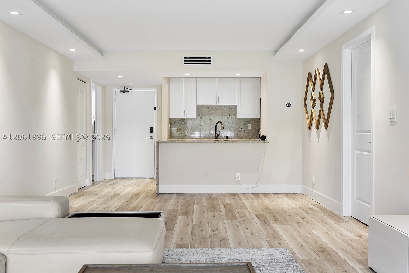 230 Lakeview Dr #106, Weston FL 33326