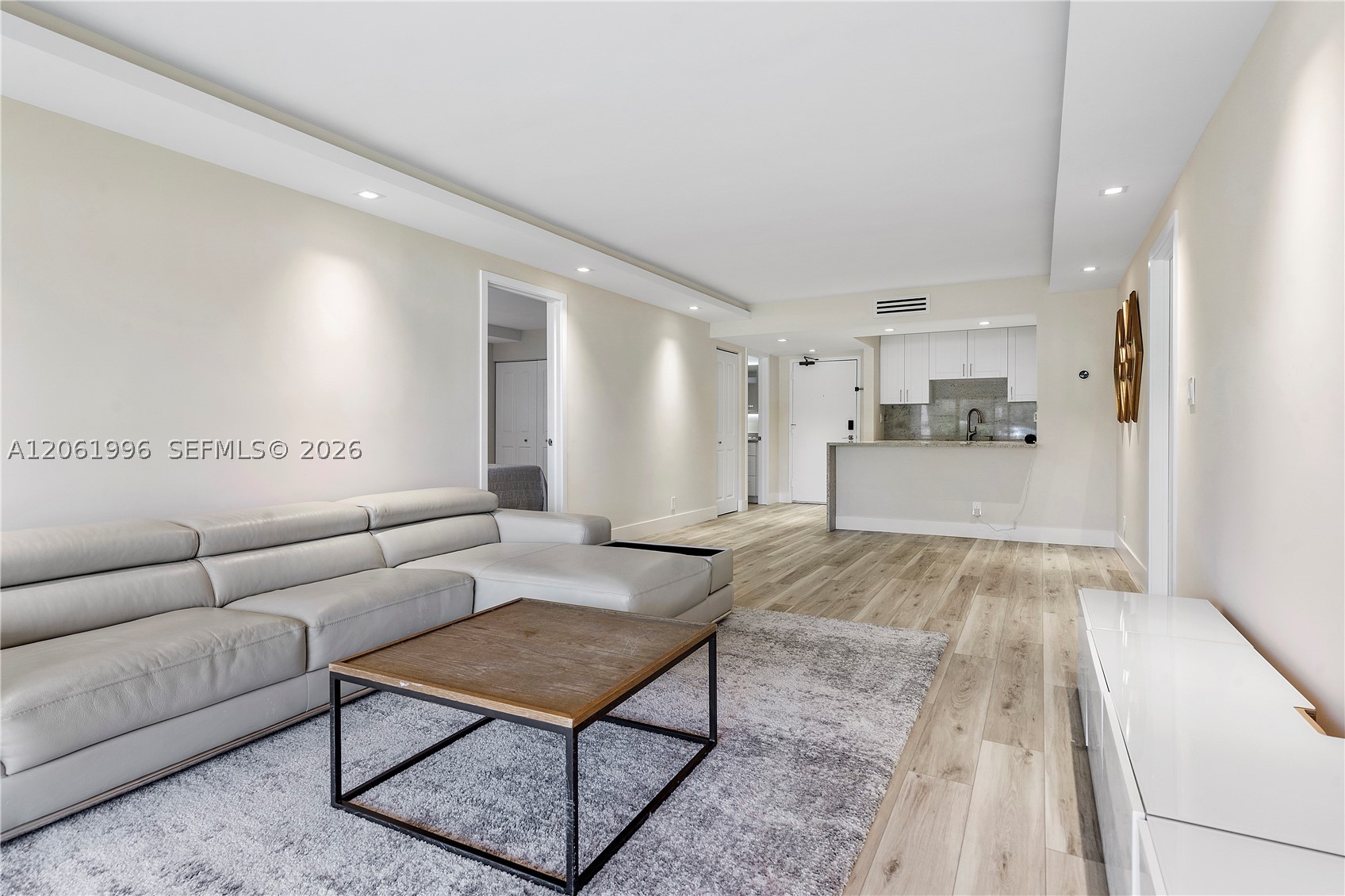 230 Lakeview Dr #106, Weston FL 33326