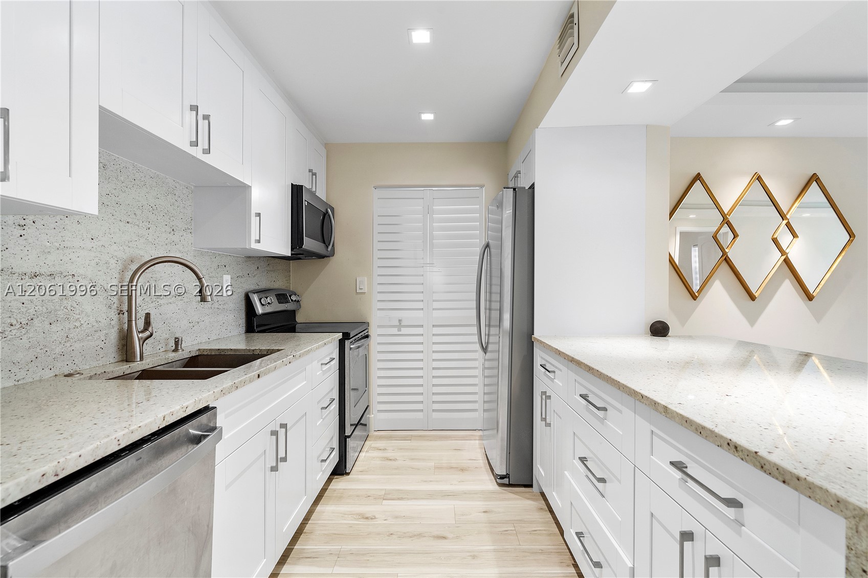 230 Lakeview Dr #106, Weston FL 33326