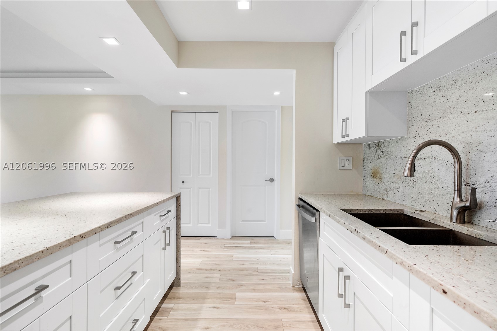 230 Lakeview Dr #106, Weston FL 33326
