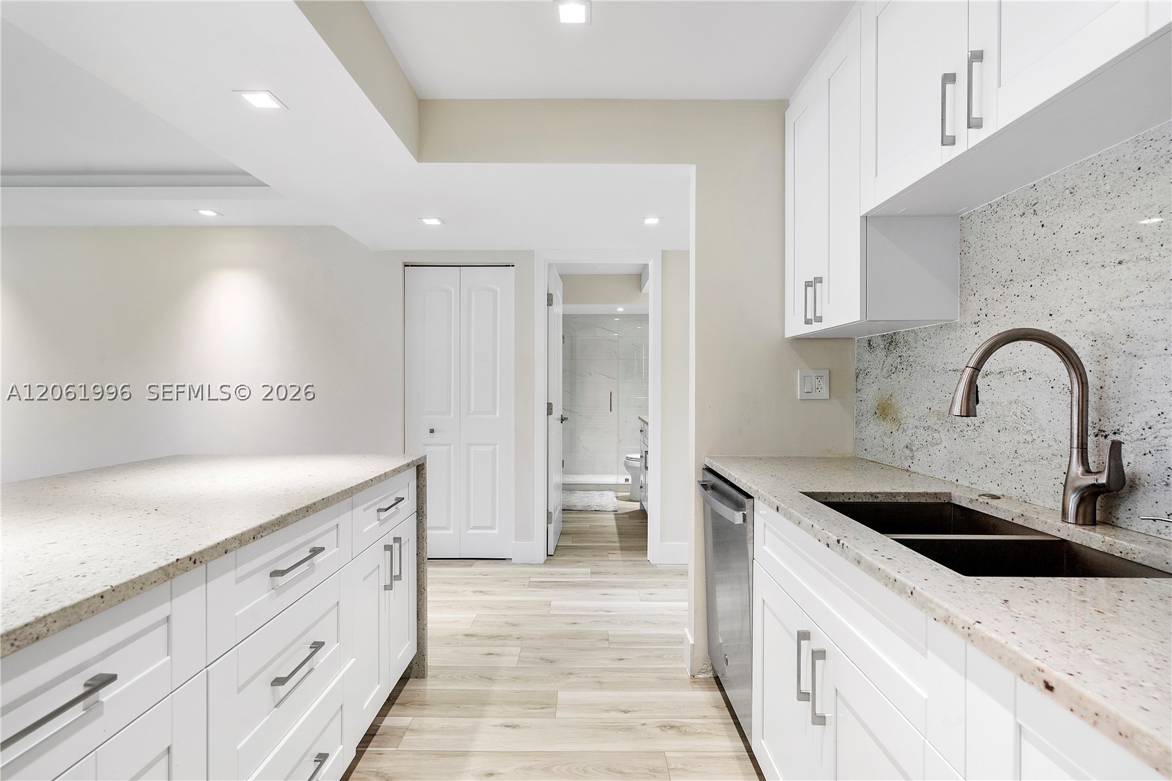 230 Lakeview Dr #106, Weston FL 33326
