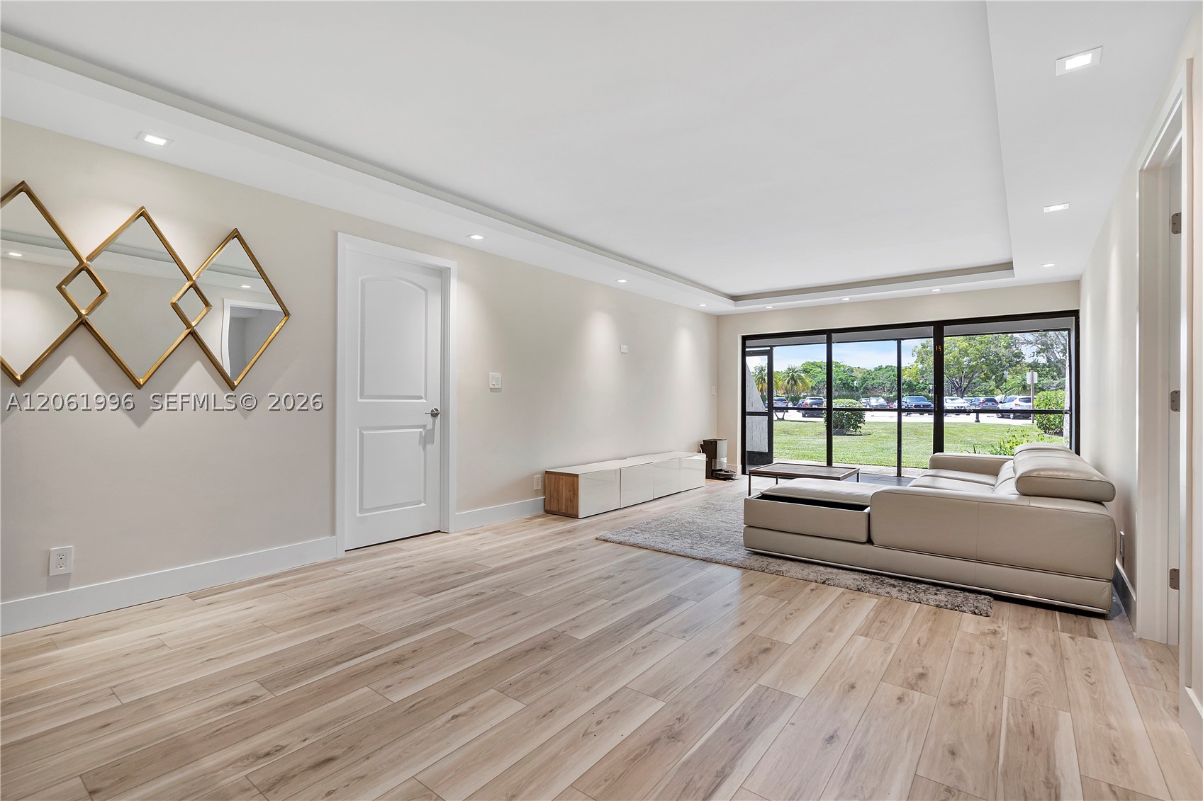 230 Lakeview Dr #106, Weston FL 33326