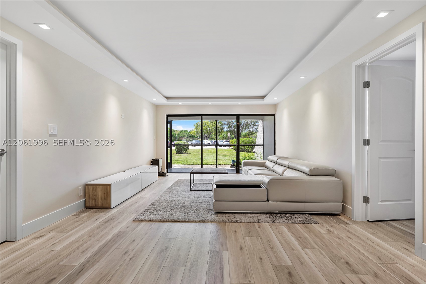 230 Lakeview Dr #106, Weston FL 33326