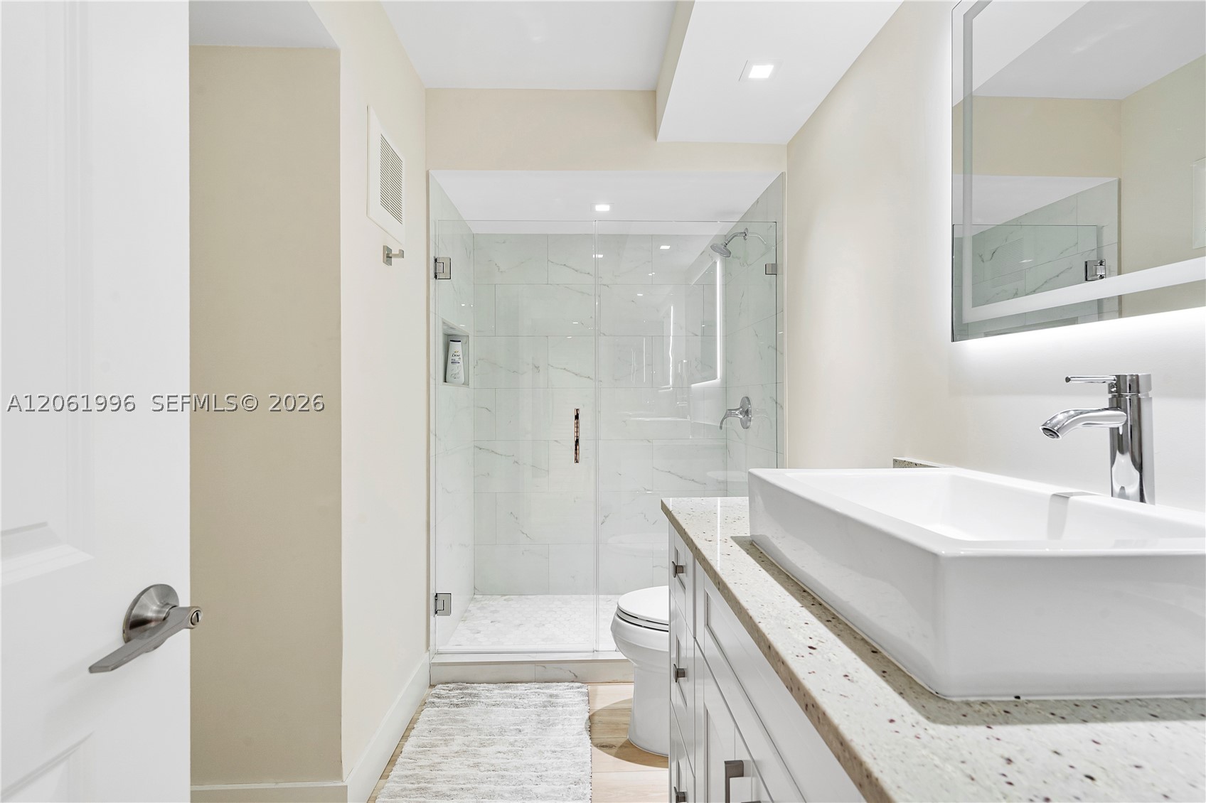 230 Lakeview Dr #106, Weston FL 33326