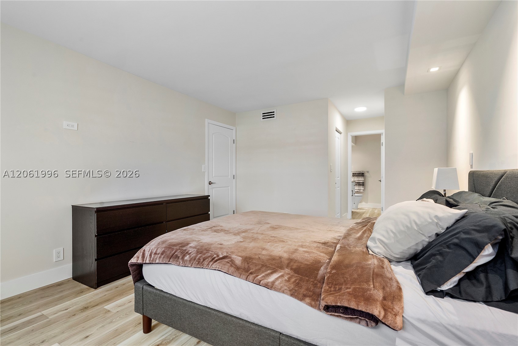 230 Lakeview Dr #106, Weston FL 33326