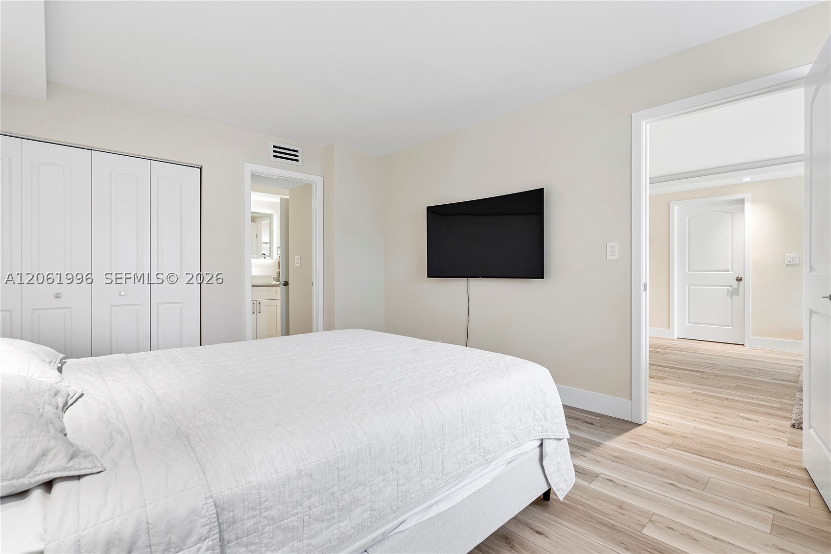 230 Lakeview Dr #106, Weston FL 33326
