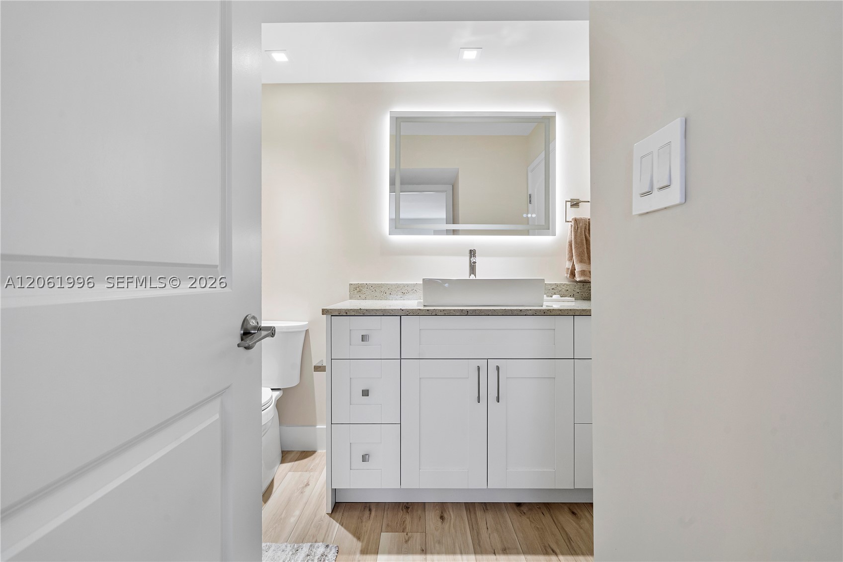 230 Lakeview Dr #106, Weston FL 33326