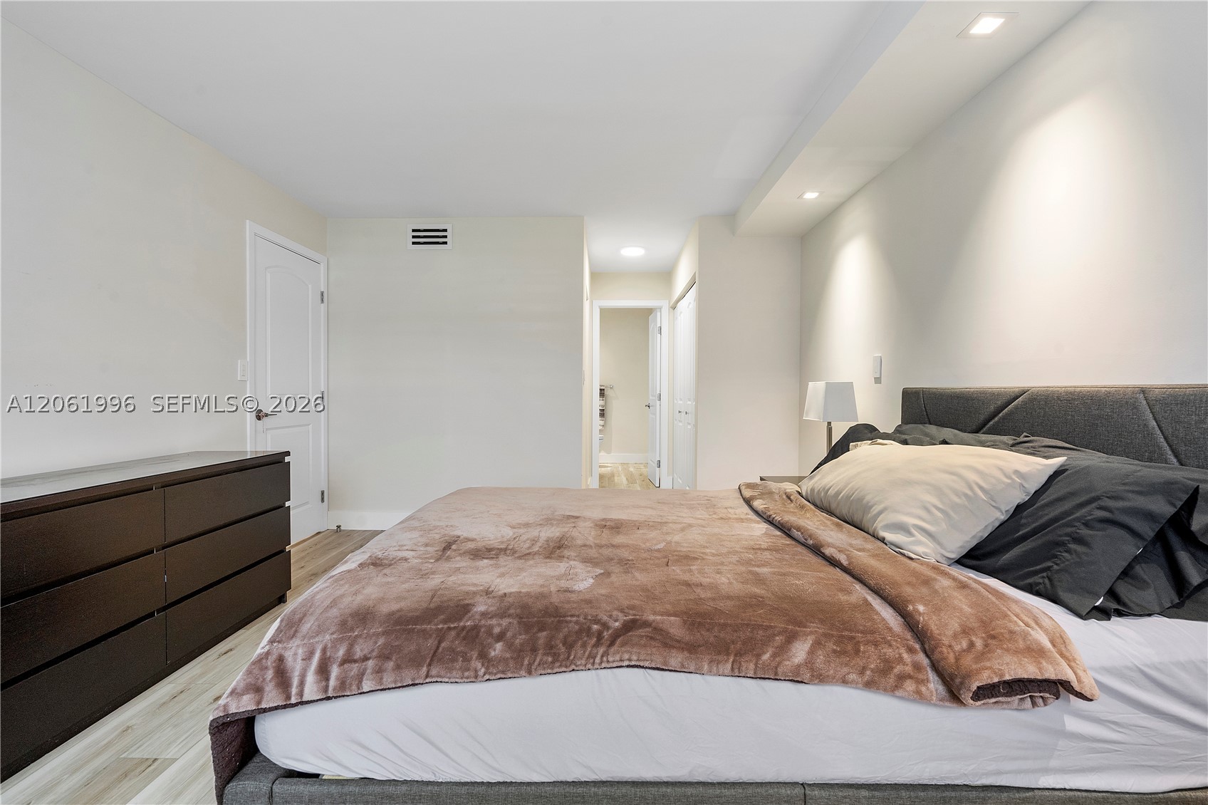230 Lakeview Dr #106, Weston FL 33326