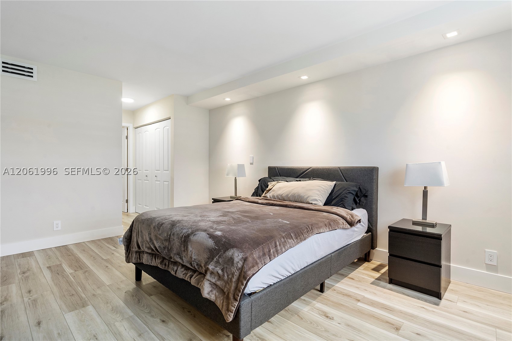 230 Lakeview Dr #106, Weston FL 33326