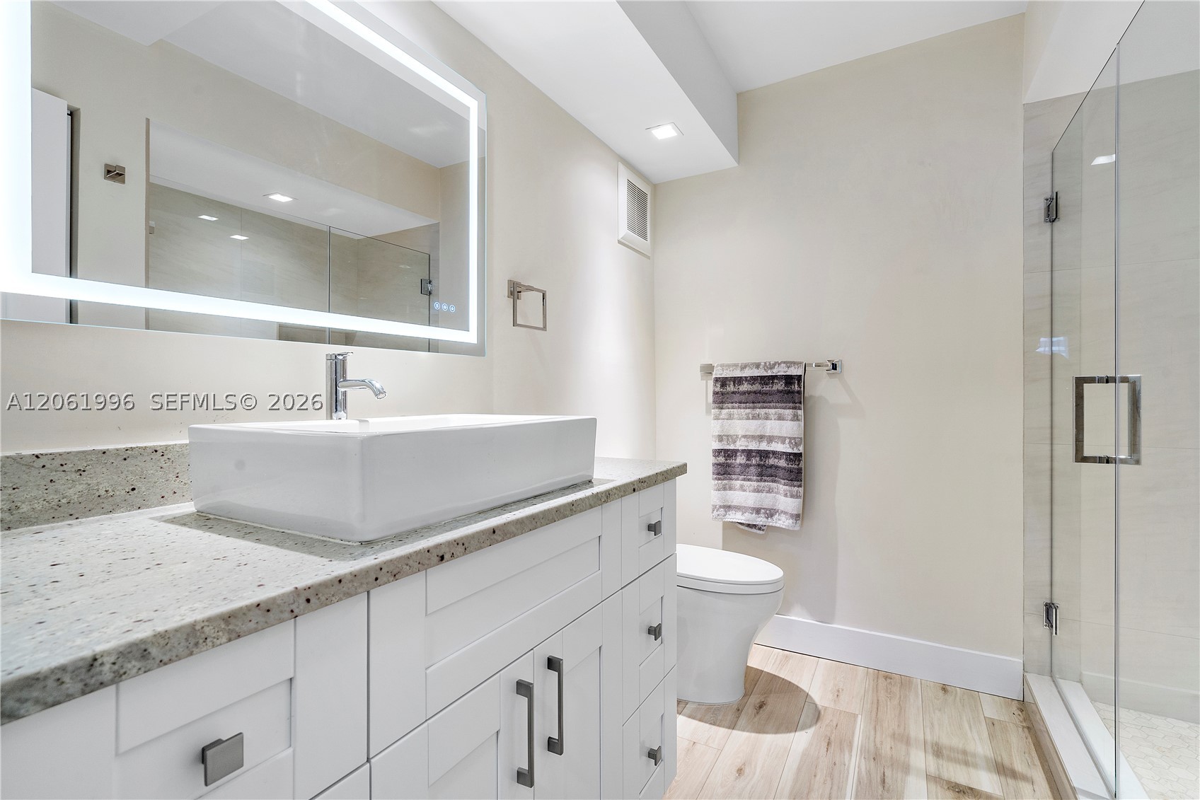 230 Lakeview Dr #106, Weston FL 33326