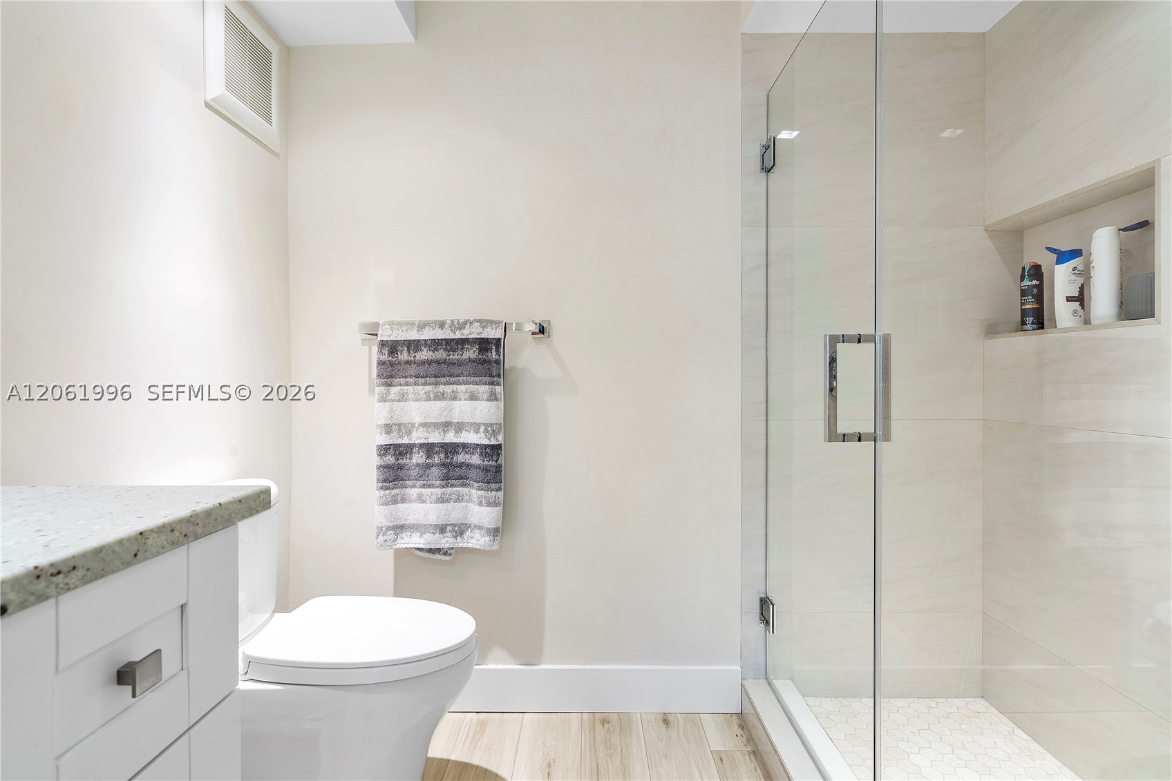 230 Lakeview Dr #106, Weston FL 33326