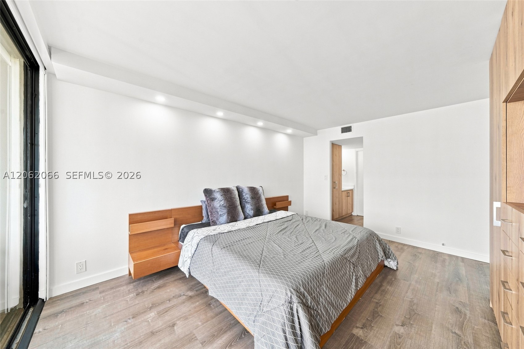 1901 Brickell Ave #B2402, Miami FL 33129