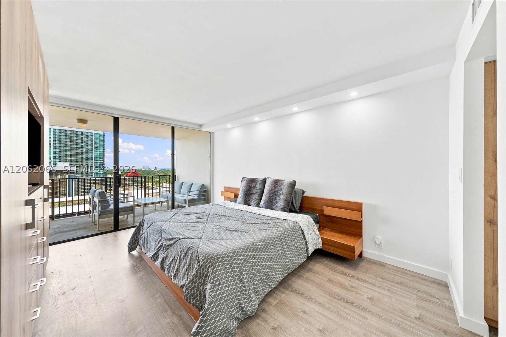 1901 Brickell Ave #B2402, Miami FL 33129