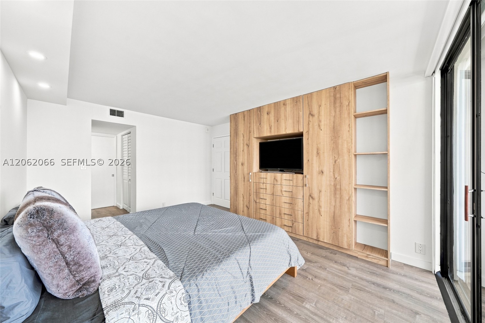1901 Brickell Ave #B2402, Miami FL 33129