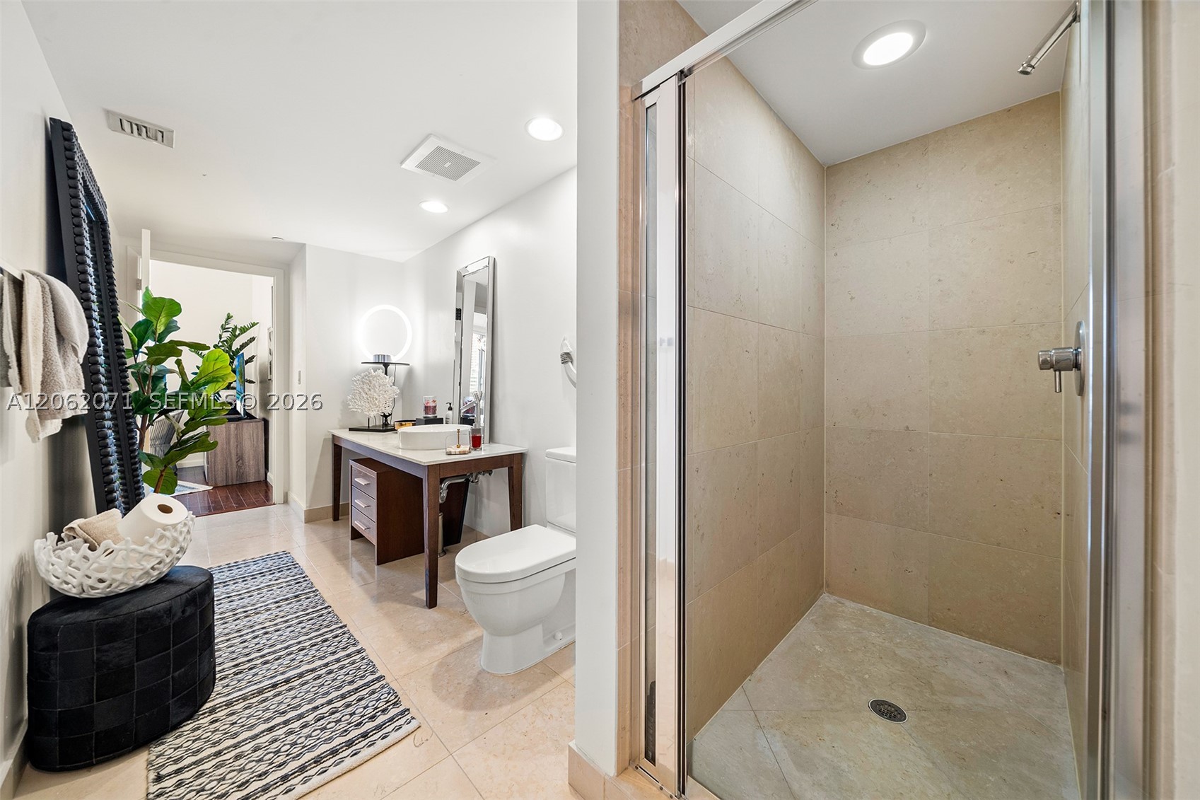 495 Brickell Ave #1802, Miami FL 33131