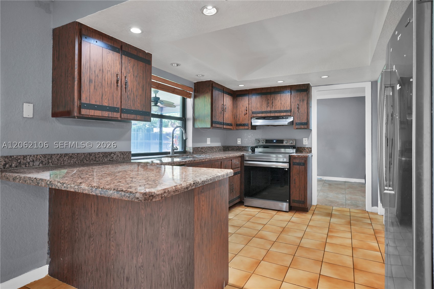 2587 E Rd, Loxahatchee FL 33470