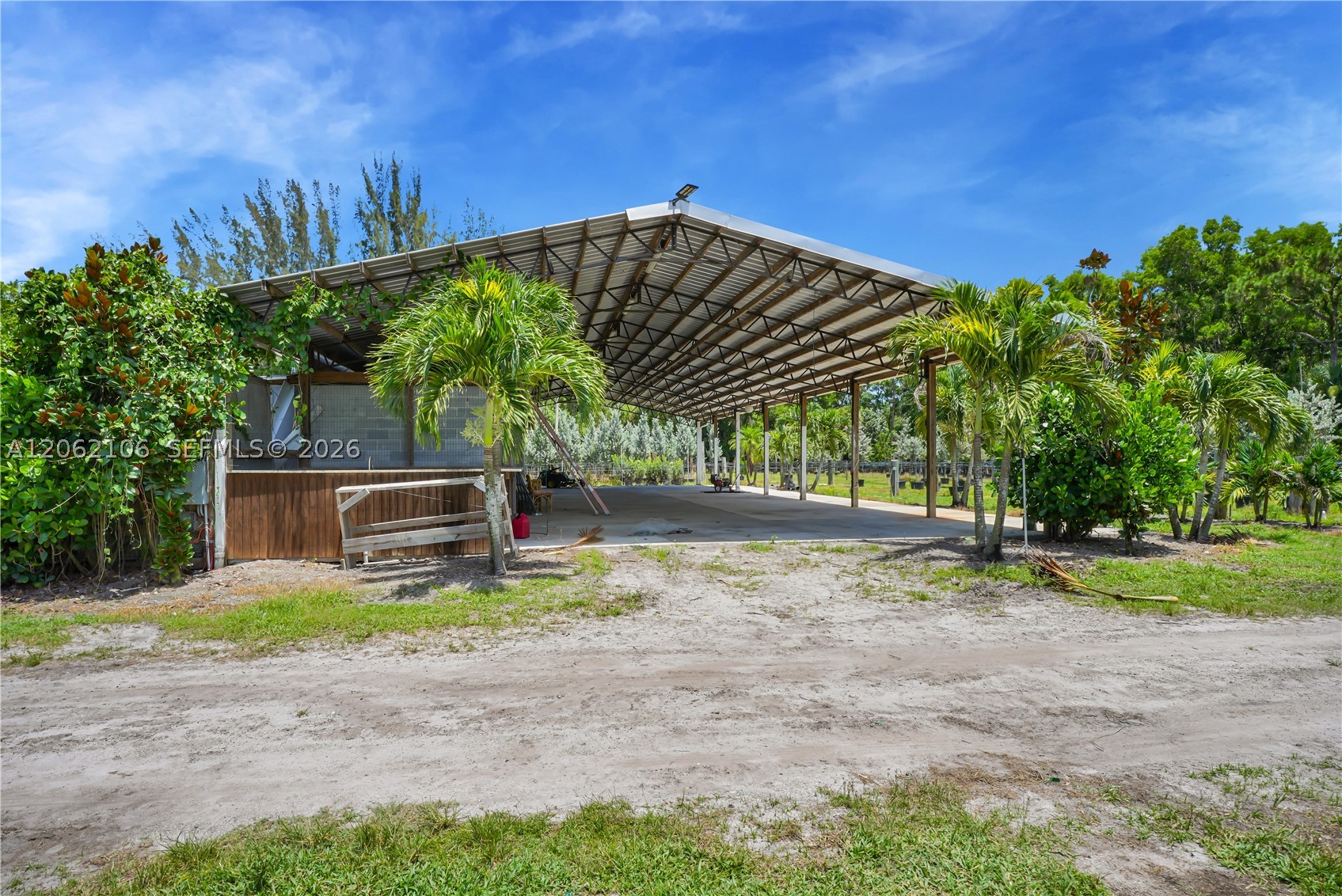 2587 E Rd, Loxahatchee FL 33470