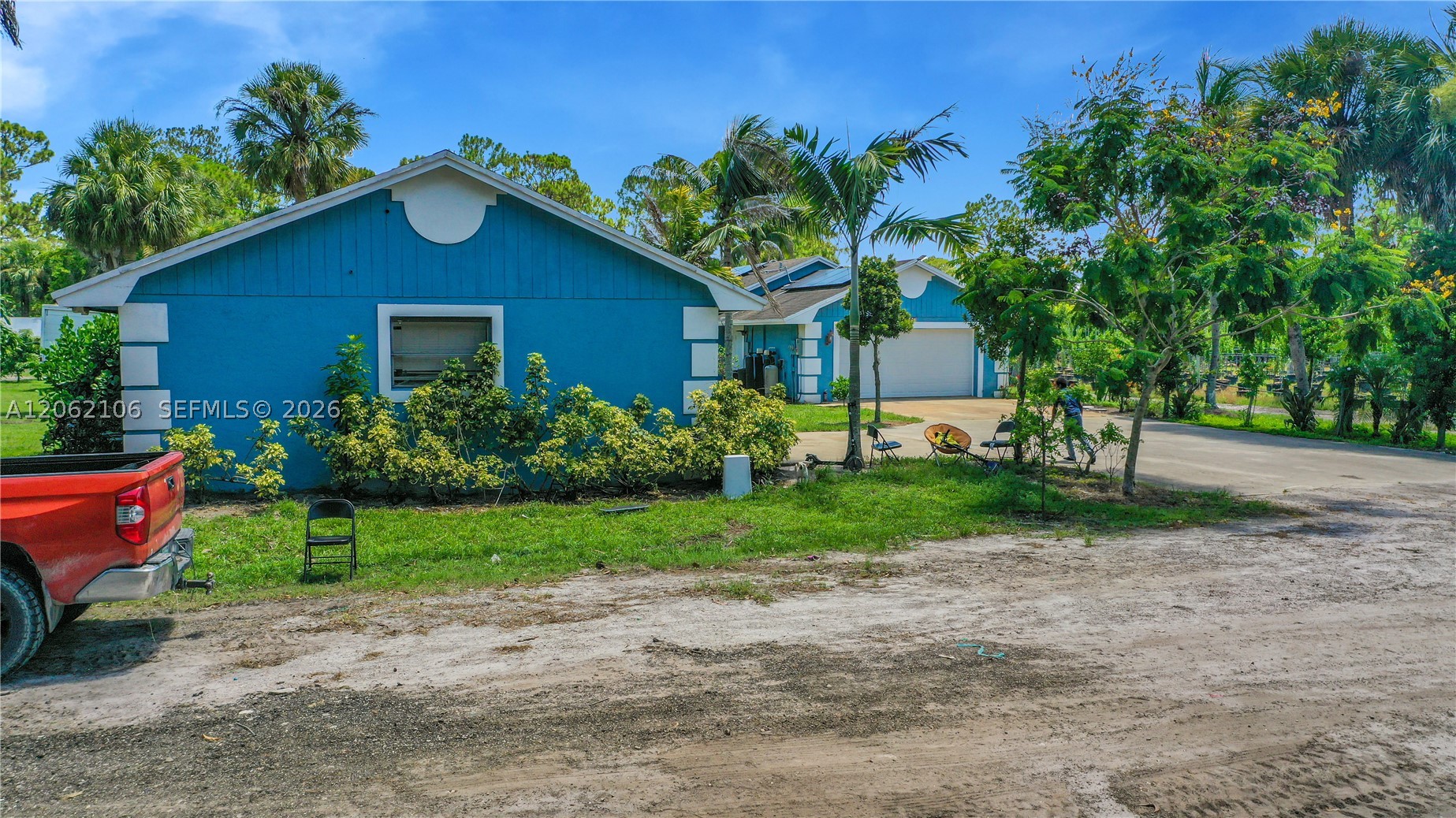 2587 E Rd, Loxahatchee FL 33470